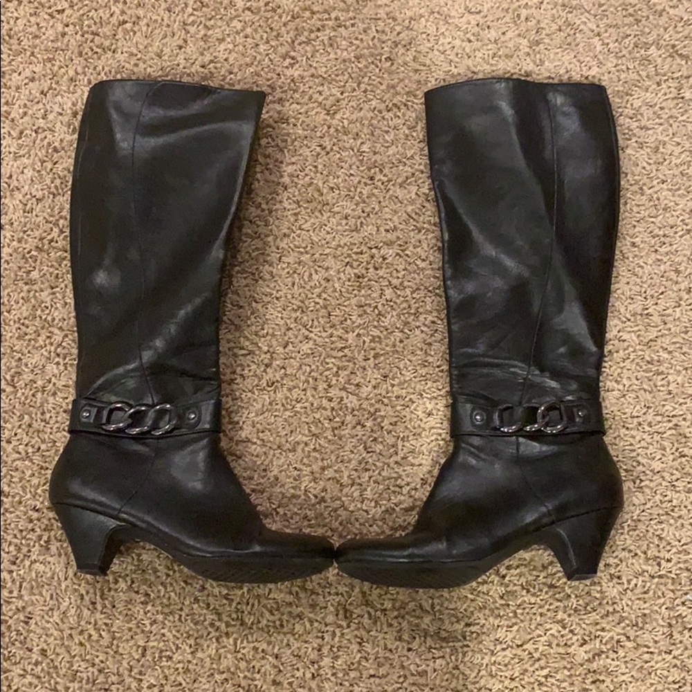 Faux leather black boots